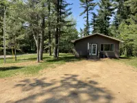 Escape to your own cabin with a private dock on the Petenwell Flowage. - Chalets