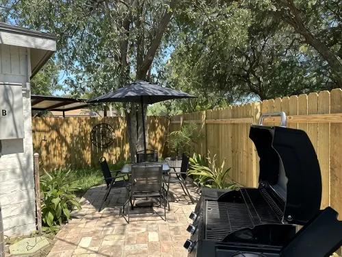 2-bedroom apartment just 4 minutes drive to Gladys Porter Zoo - 4-Star
