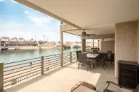 Kings View Waterfront Condo - 4-Star