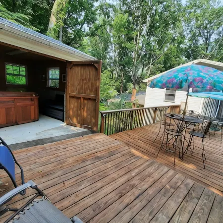 House / hot tub/pet friendly