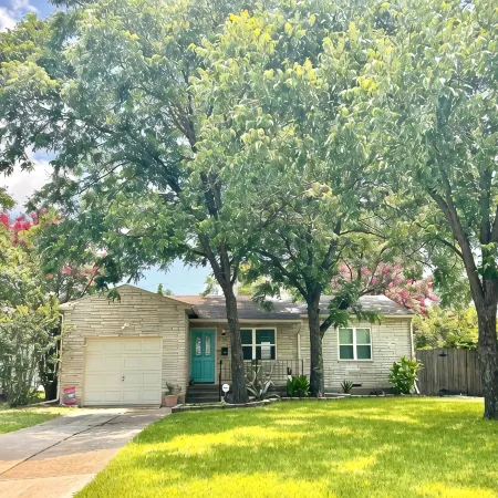 2/1 Cottage near Airport, ConvCntr, MusicFctry, FourSeasons, Omni, Westin, UD