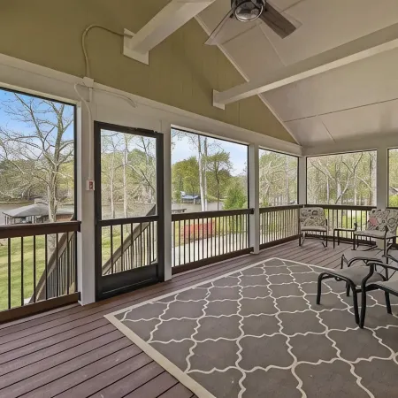 Lakeside Bungalow, Sleeps 12, Private Dock + More!