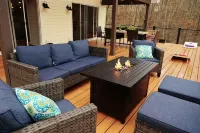 Lakefront retreat for family, friends & fun! - Balkoner