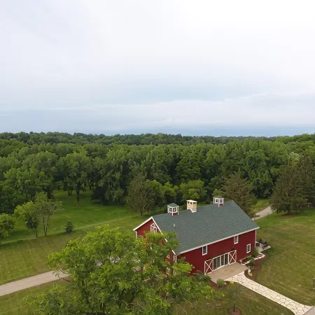 Annabel Lee Barn ~ A Getaway of Warmth & Charm!