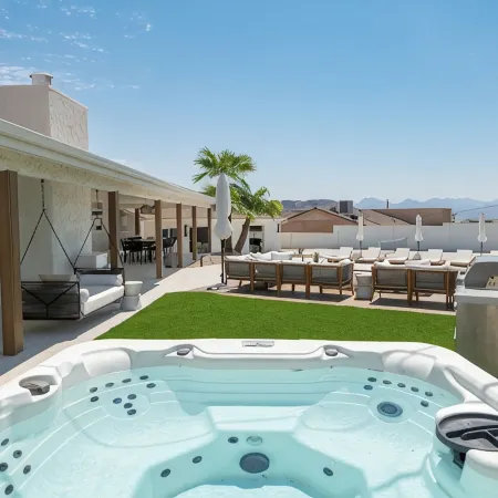Luxury Pickleball Resort w/Heated Pool,Spa & Firepit, Slps 28 Near Marina