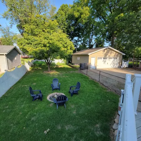 Charming home, quiet neighborhood< 2mi to Shattuck, game room, deck