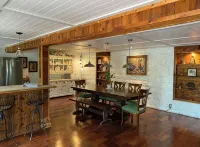 Historic Downtown Sanford Sunshine Cottage with Tree Top Suite! - 2-Star