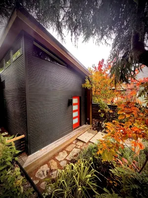 Location, style and space! - Midcentury Modern Home - Steps from Restaurant Row - โฮมสเตย์