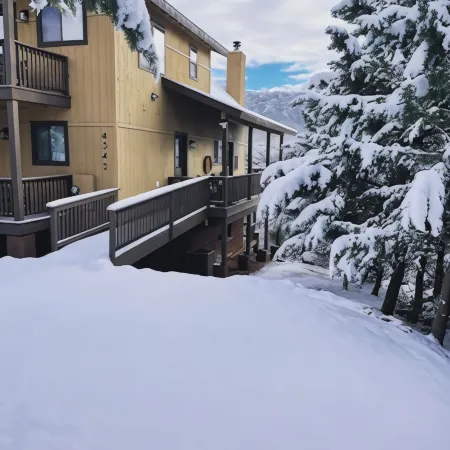SPACIOUS High Country Lodge w/ Mnt Views! Отели в г. Пайн
