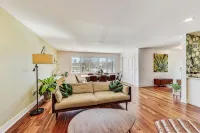 EVANSTON whole building, 2 units combined sleeps 12, 5 bed 5 bath - WiFi