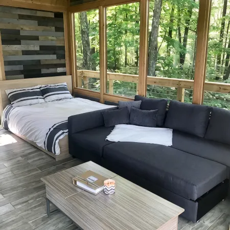 2-Person Romantic Treehouse Getaway in Hocking Hills, Ohio Отели в г. Хокинг