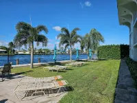 Gorgeous direct Intracoastal views in the heart of Pompano Beach - Homestays