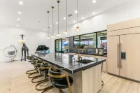 Chateau Giraffe, a unique luxurious estate near Palm Desert & La Quinta - 5-Star