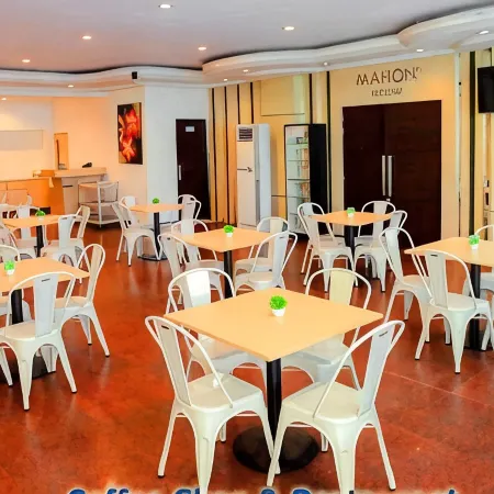 Merpati Hotel Отели рядом с достопримечательностью «Памятник Digulis»