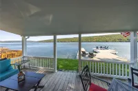 Keuka Waterfront 2-Bedroom Cottage with Wi-Fi and AC. Sleeps 6 - Boutique