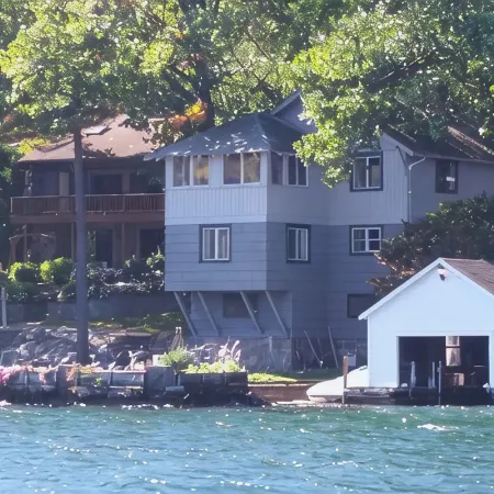 4 Bedroom Water Front Home on Exclusive Cleverdale