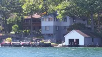4 Bedroom Water Front Home on Exclusive Cleverdale