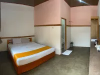 Hollymoon Sekar Ayu Hotel Bojong otelleri