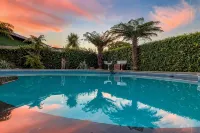 Lavender Studio at the foot of the Richmond Hills. - Pools
