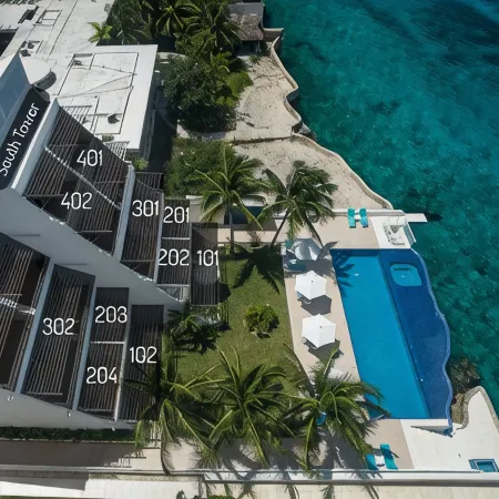 Excellent Oceanfront 2BR Condo, South tower, the Best Views in the complex!
