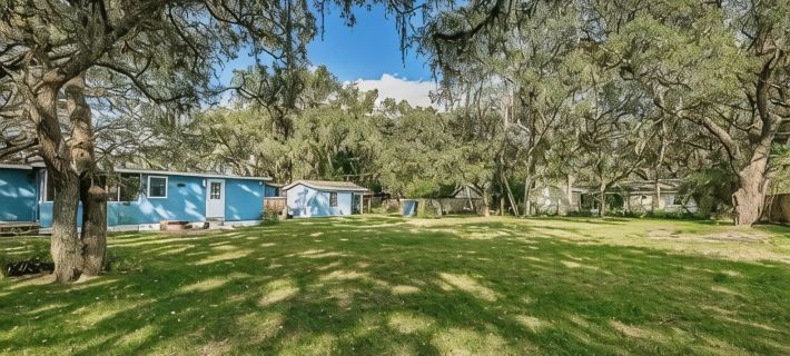 Peaceful Lake Retreat • Kayaks + Family Fun • Gated Community Near Tampa Hotels in Pasco County