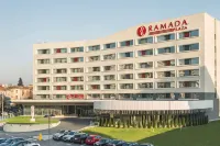 Ramada Plaza by Wyndham Craiova Hotels in 