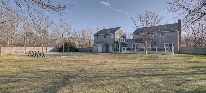 Spacious home for entertaining, centrally located to beach, ferry, and airport. Hotels in Edgartown