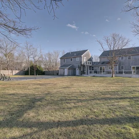 Spacious home for entertaining, centrally located to beach, ferry, and airport.
