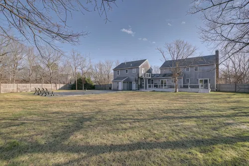 Spacious home for entertaining, centrally located to beach, ferry, and airport. - Swimmingpools