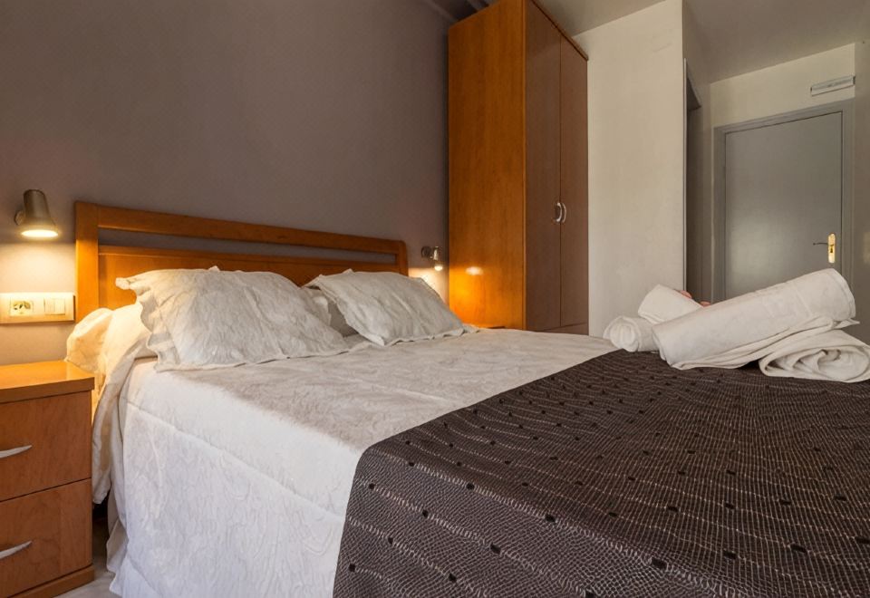 Hostal Arribes del Duero - Housity
