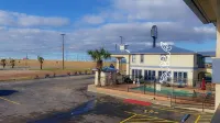 Days Inn & Suites by Wyndham Braunig Lake