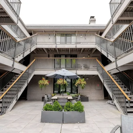 Aspen Downtown 2BR Ski Condo w/ Fireplace - CD 17
