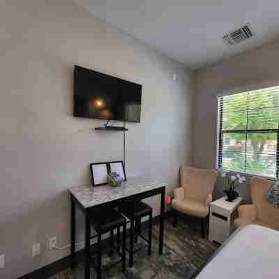 Guesthouse/Casita Goodyear New Remodeled with WiFi Rooms