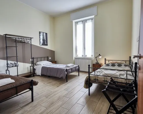 Charming apartment 3 bedrooms, 5 minutes walk from lake and train station Hotels in Lecco