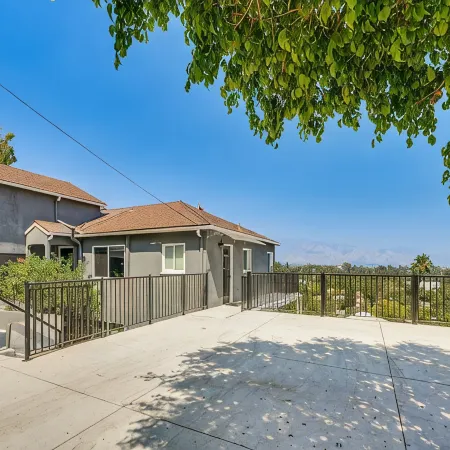 Enchanting 4-bedroom house with panoramic view in Pasadena.