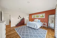 Panoramic Lake View Retreat with Firepit! Centrally Located on Wine Trail!