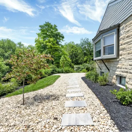 PRIDE ROCK Luxury Retreat