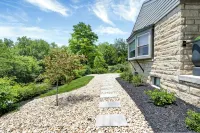 PRIDE ROCK Luxury Retreat