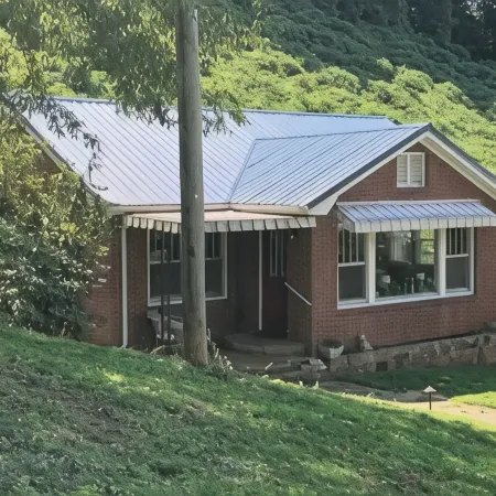 Awesome House in Downtown Sylva! Отели в г. Сильва