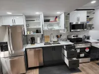 Cozy Super Luxury Legal Suite.20 minutes  to the airport.