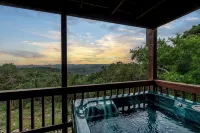Cozy Cabin - Hot tub, Views, Wimberley Area