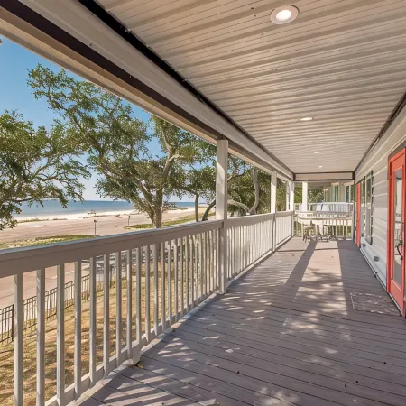 Spacious 5-bedroom house in Charming Long Beach