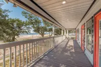Spacious 5-bedroom house in Charming Long Beach - 4-Star