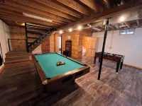 Cozy cabin with indoor fire place Hotels in Coshocton County