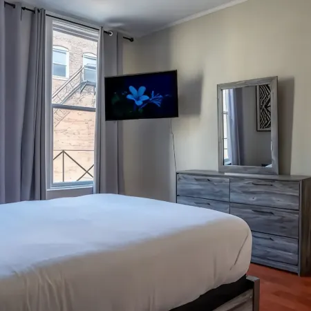 Downtown Cincinnati Elegant & Comfortable 2-Bedroom City Retreat
