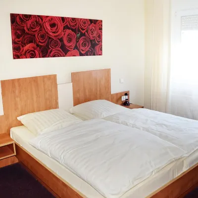 Hotel Meuser Hotels near Biebrich Palace