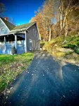 Beautiful Renovated Townhome w/parking