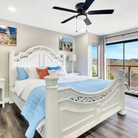Fully Renovated with Views of the Mountains and Spa!