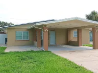 Beach Style House w/ large backyard, close to fishing, canoeing, and beaches Hotels in West Bradenton