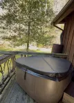 Private Creekside Cabin • Waterfall • Hot Tub • Lake Access - Alppimaja